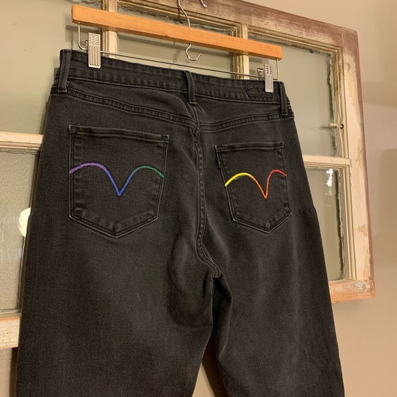 Levi’s Custom Painted Skinny Jeans - Picture 5 of 8